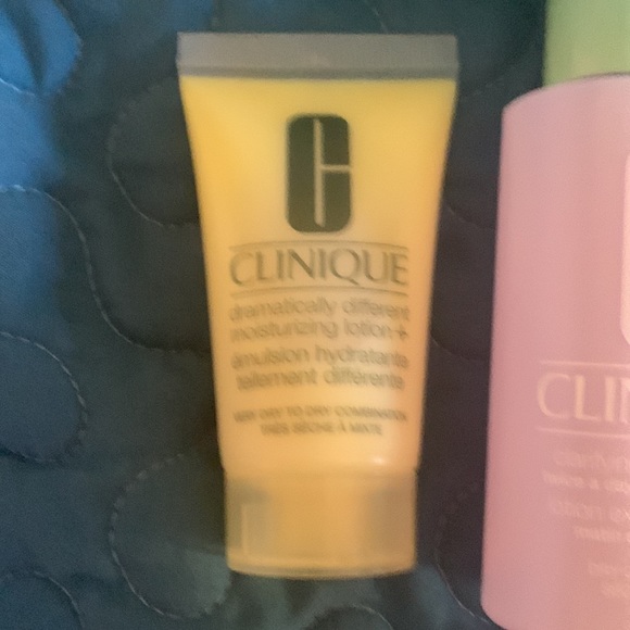 Clinique Bundle - Picture 2 of 5